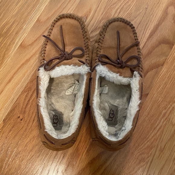 Ugg Dakota Slipper - Picture 2 of 7